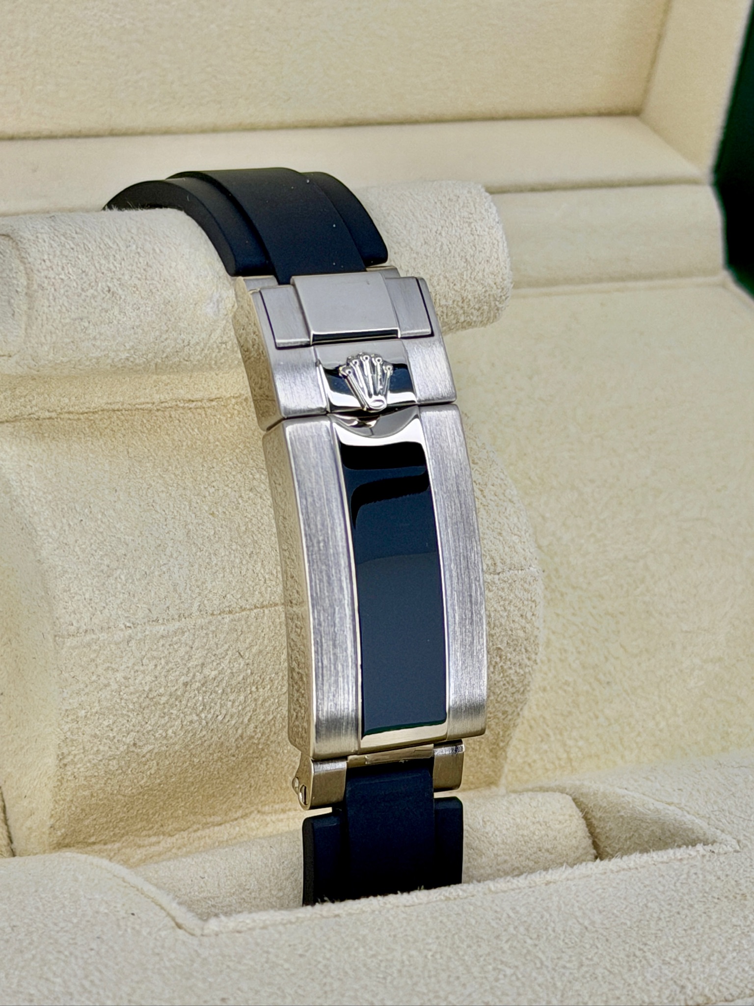 Bracelet 2 Pre-Owned Rolex Yacht-Master 226659 Box and Papers