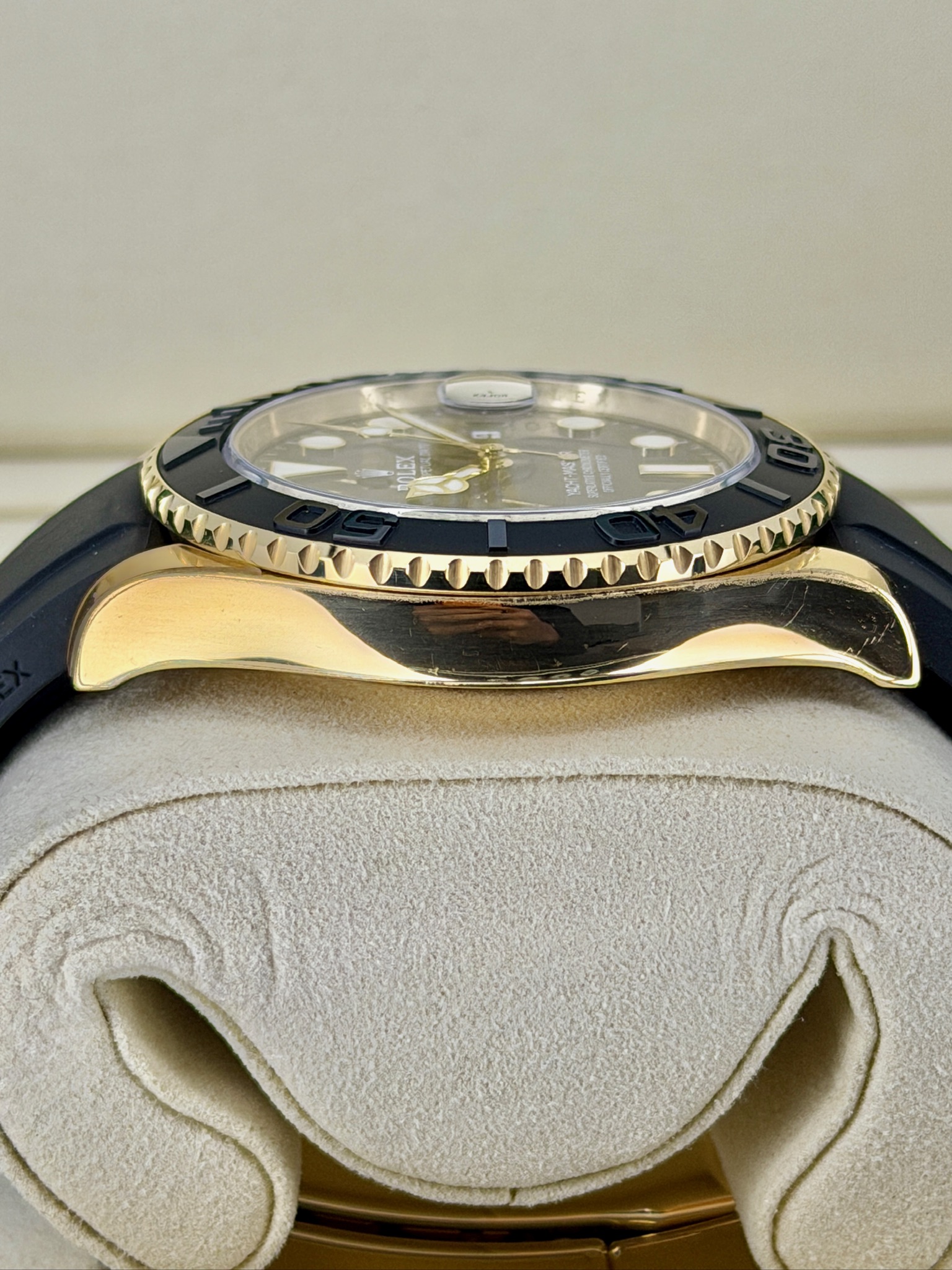 Side Shot 2 Pre-Owned Rolex Yacht-Master 226658