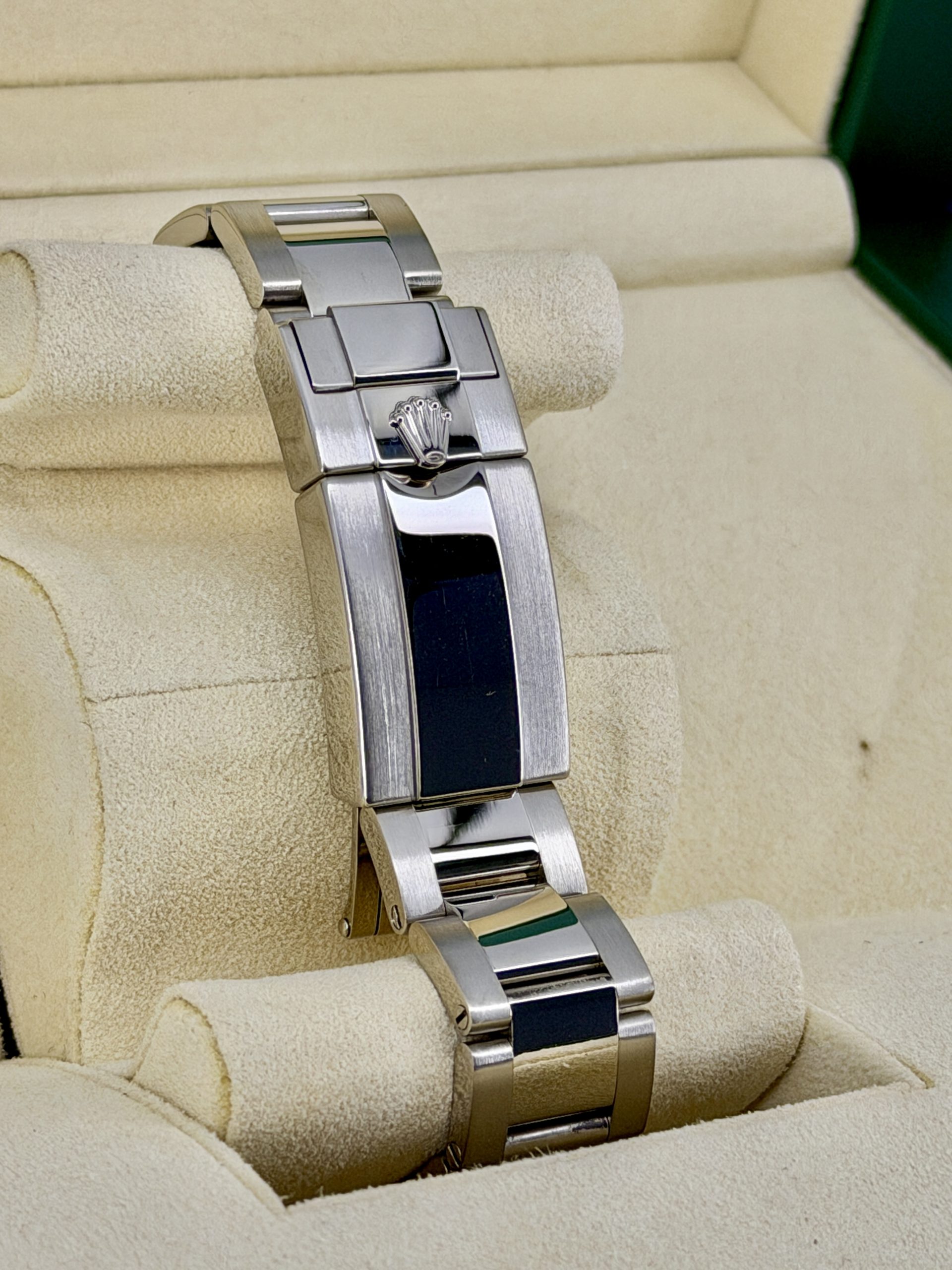 Bracelet 2 Pre-Owned Rolex Daytona 116509 MOP Box and Papers