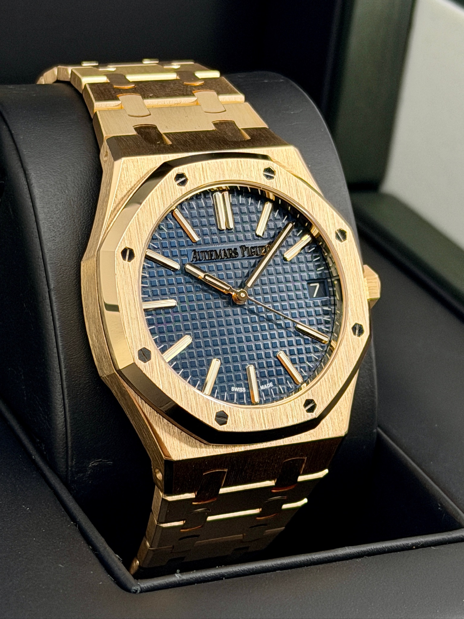 Side Face 2 Pre-Owned Audemars Piguet 11510OR Box and Papers