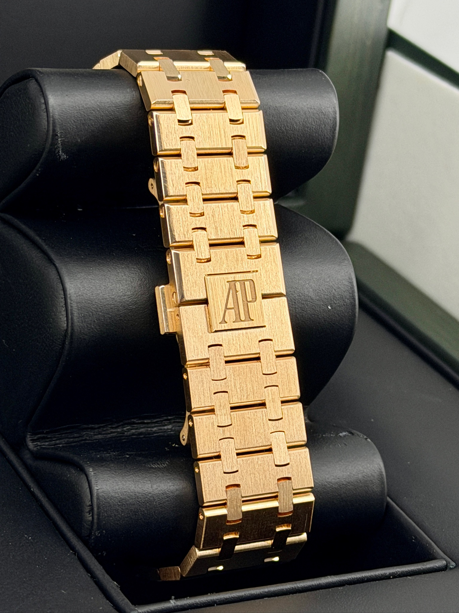 Bracelet 2 Pre-Owned Audemars Piguet 11510OR Box and Papers