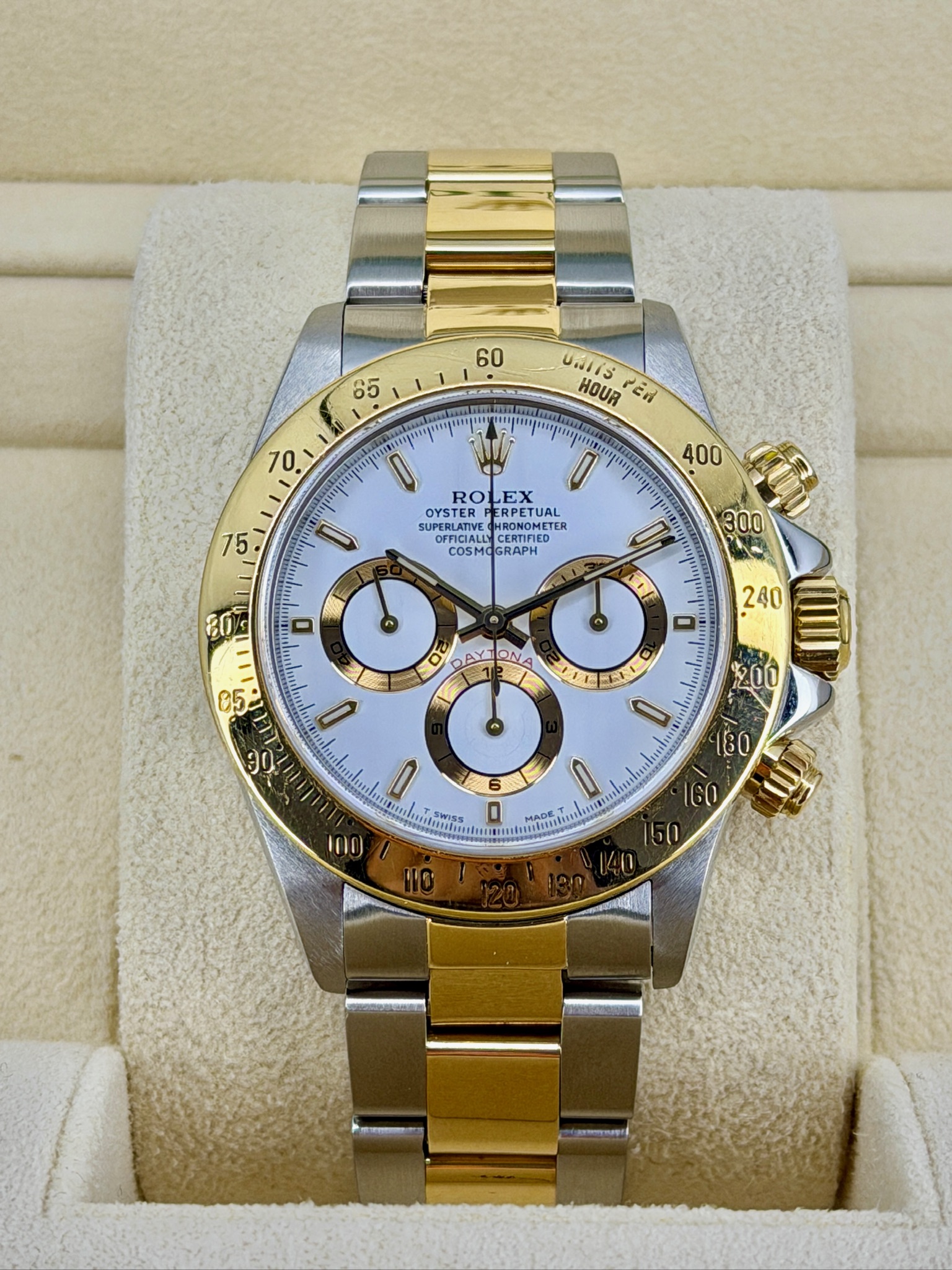 Front Face Pre-Owned Rolex Daytona 16523