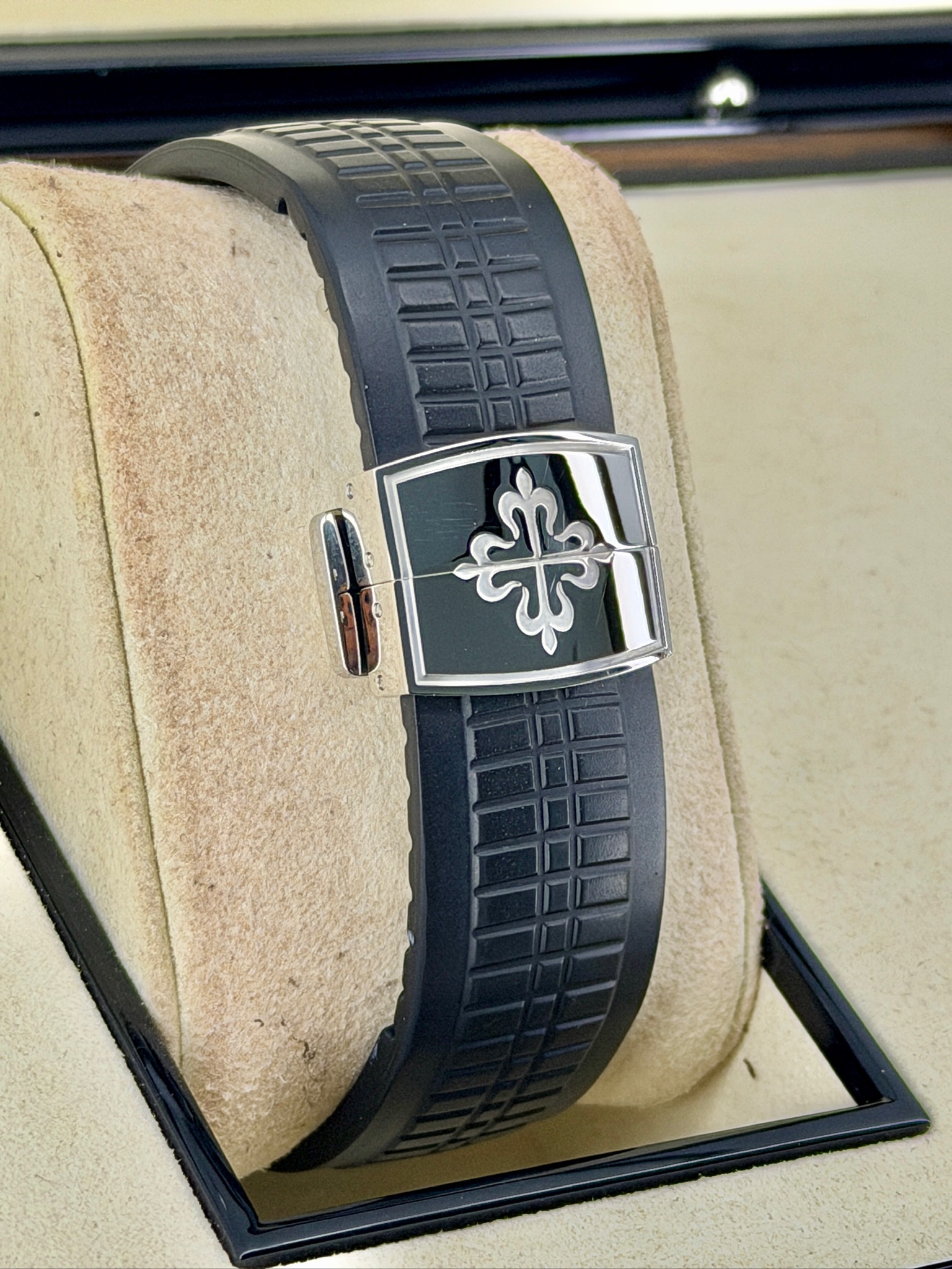 Bracelet 2 Pre-Owned Patek Philippe Aquanaut 5164A Travel Time