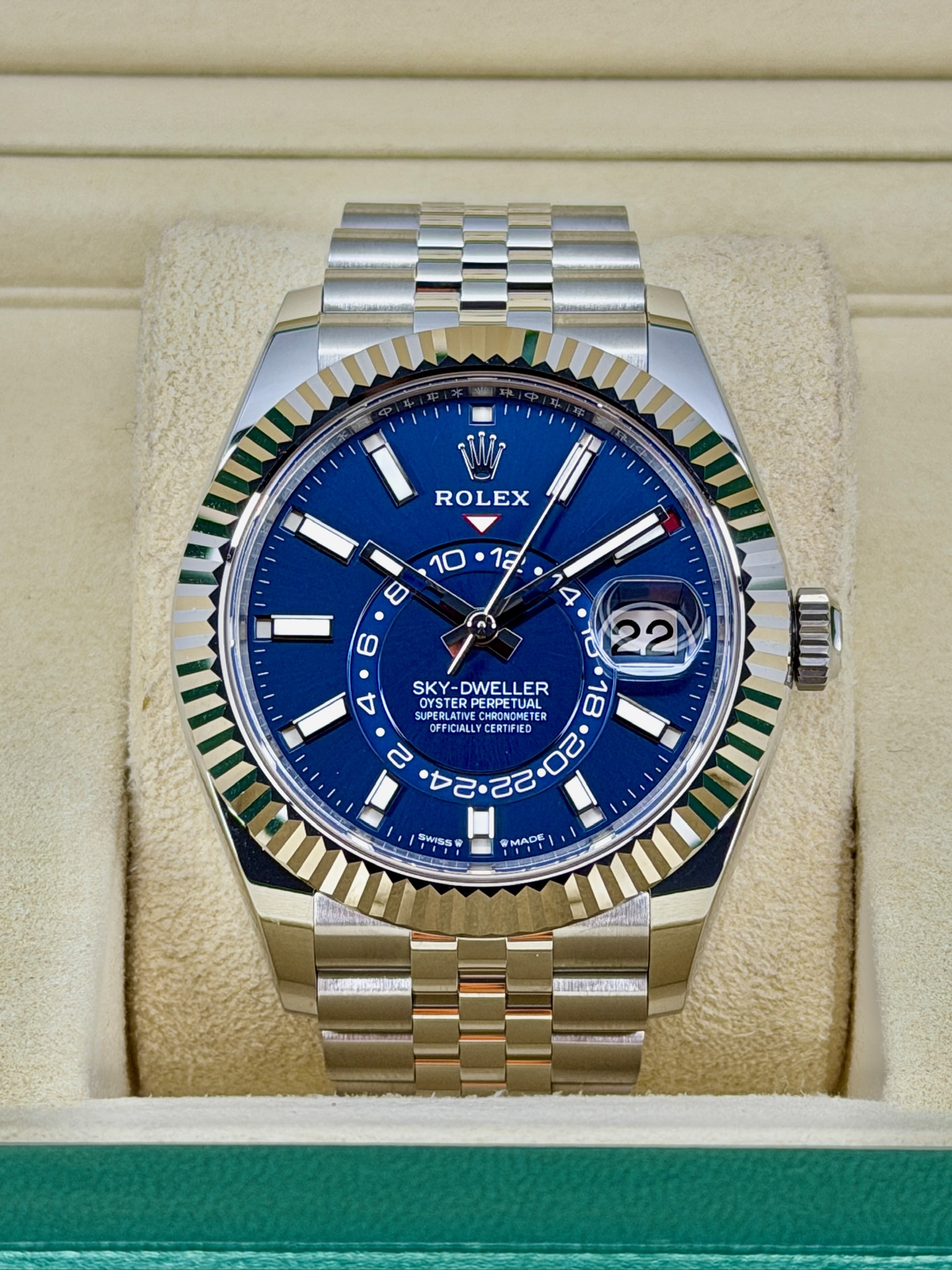 Front Face Pre-Owned Rolex Sky-Dweller 336934