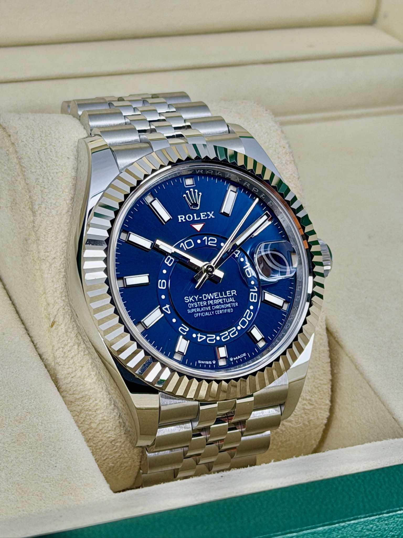 Side Face 2 Pre-Owned Rolex Sky-Dweller 336934