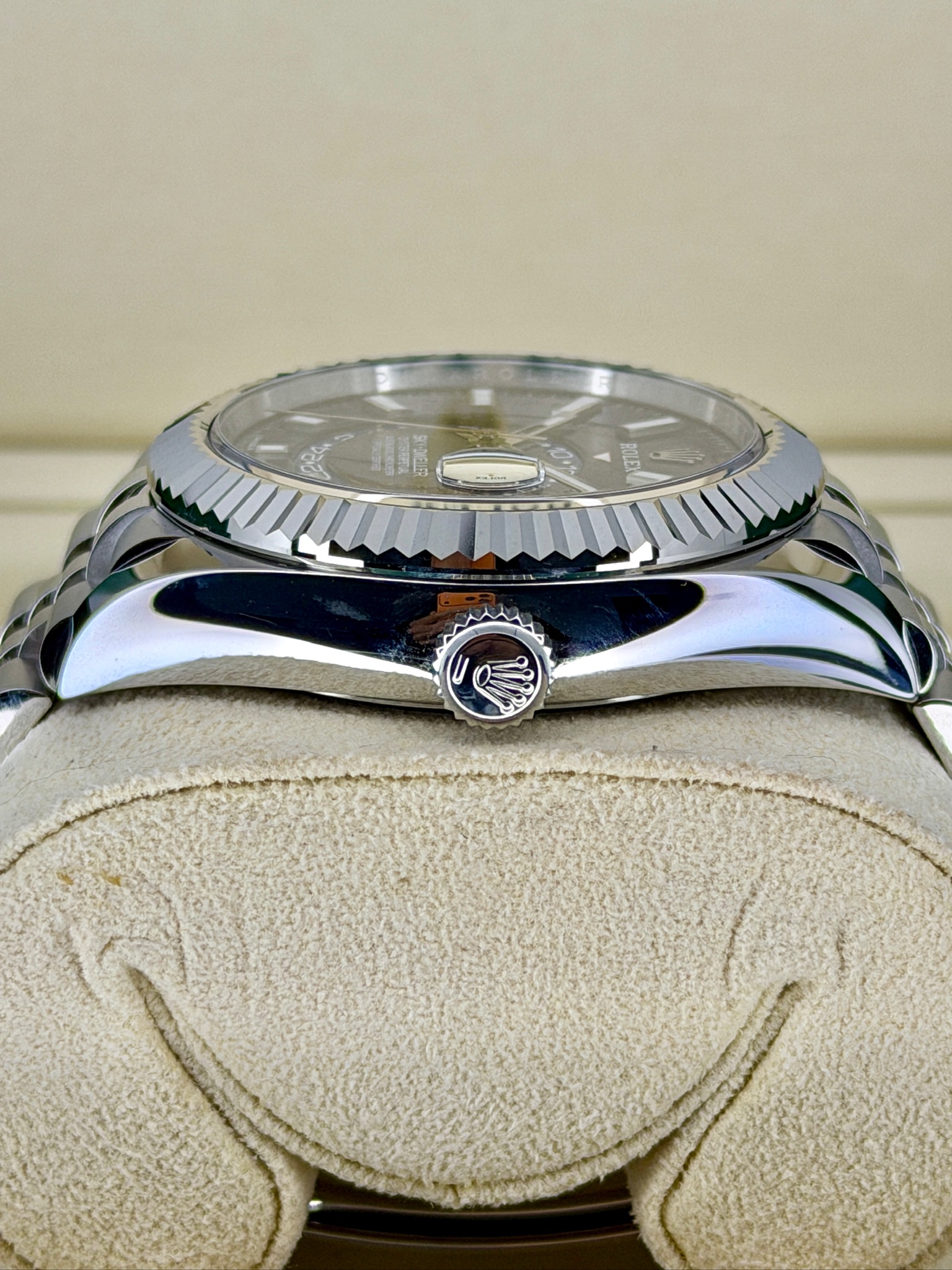 Side Shot Pre-Owned Rolex Sky-Dweller 336934