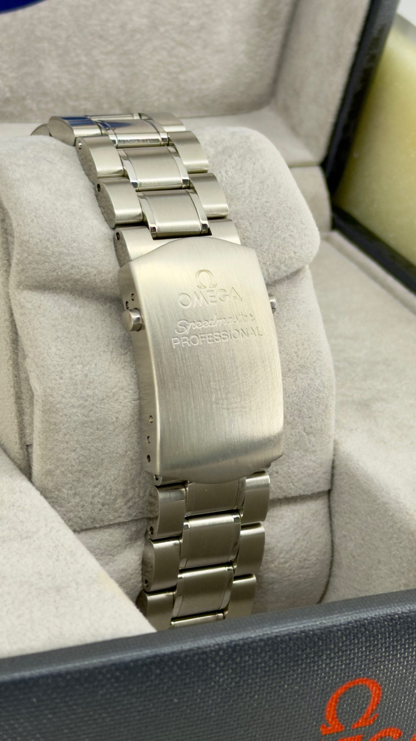 Bracelet 2 Pre-Owned Omega Speedster 3578.51.00 Box and Papers