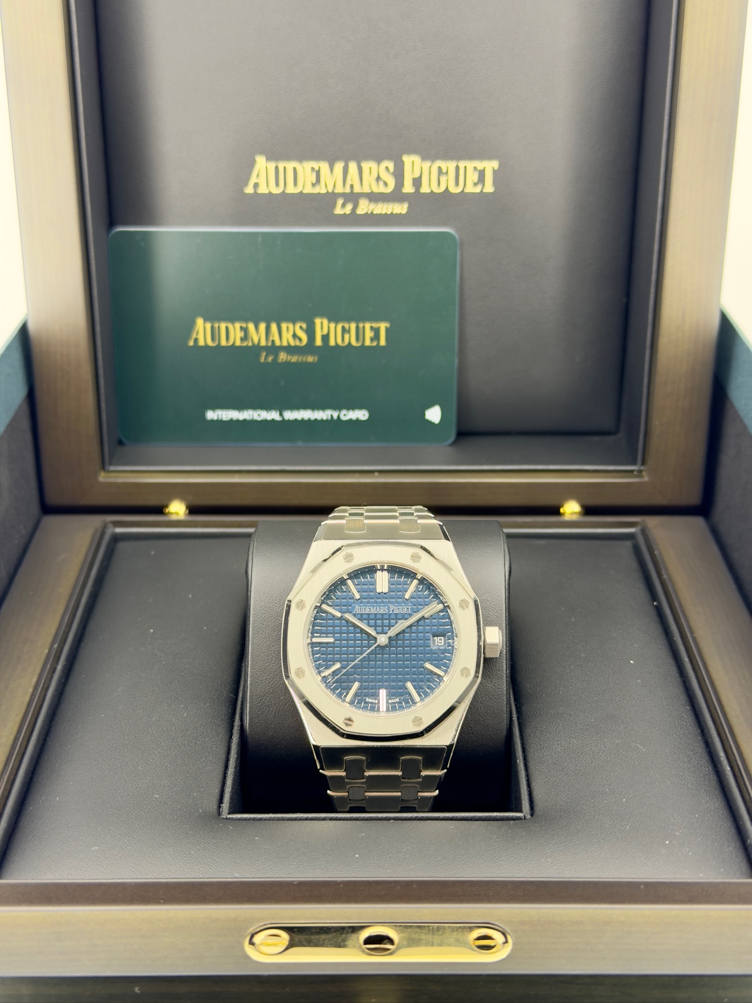 Box and Papers Pre-Owned Audemars Piguet 15550st Box and Papers