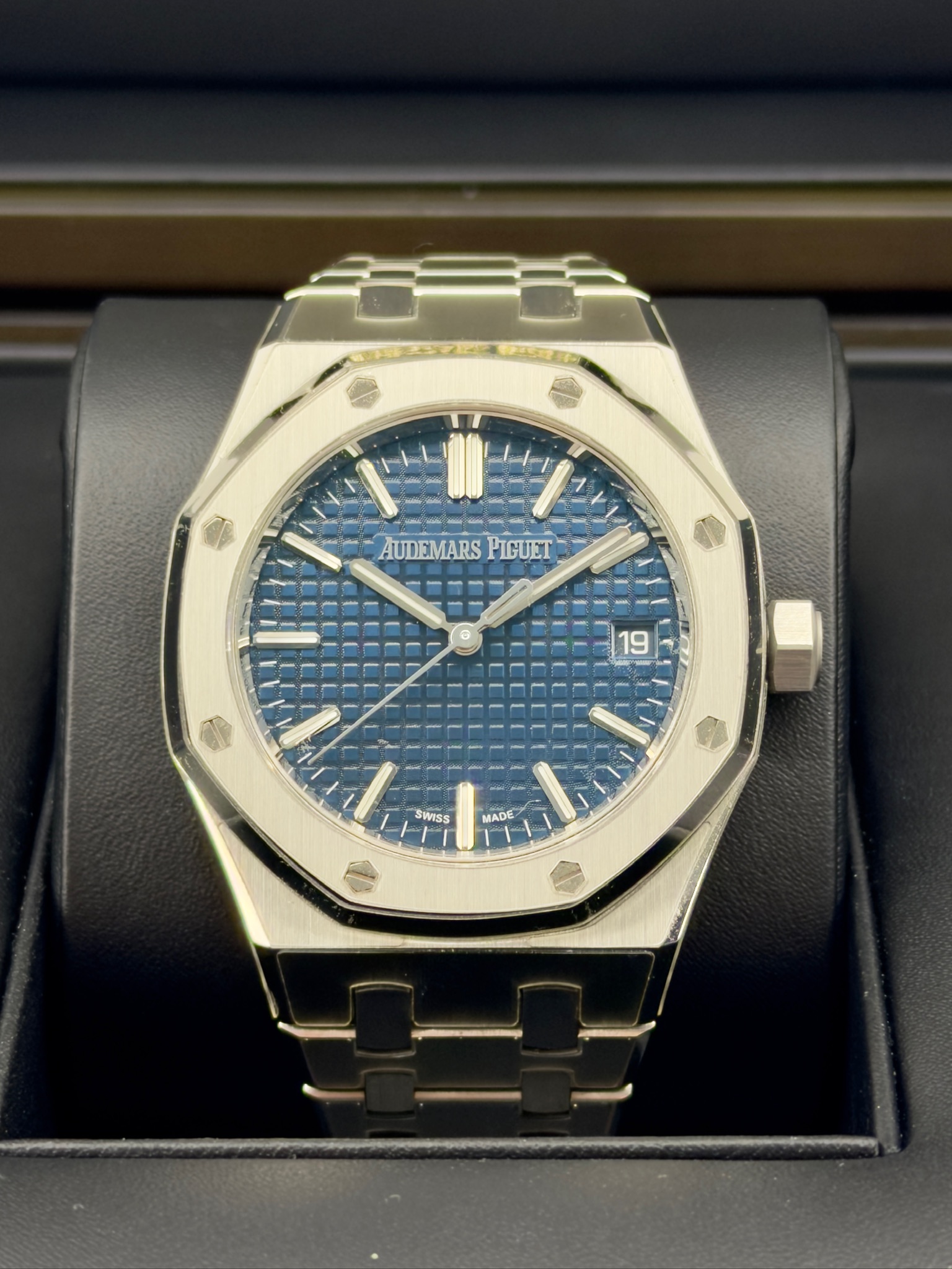Front Face Pre-Owned Audemars Piguet 15550st Box and Papers