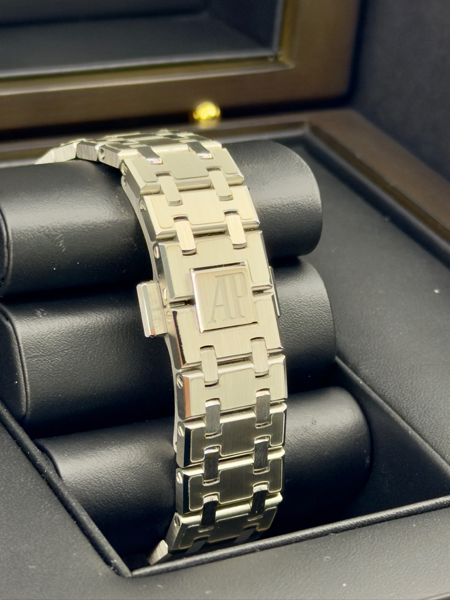Bracelet 2 Pre-Owned Audemars Piguet 15550st Box and Papers