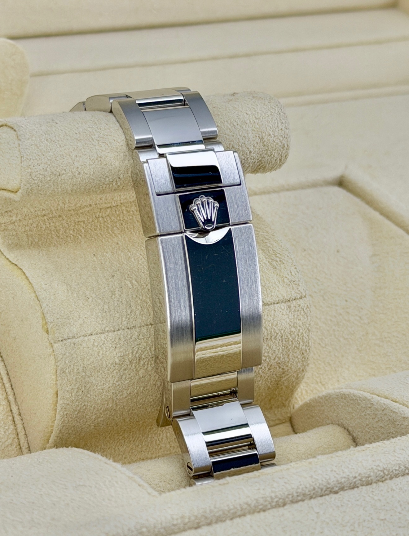 Bracelet 2 Pre-Owned Rolex Daytona 126506 Baguette Box and Papers