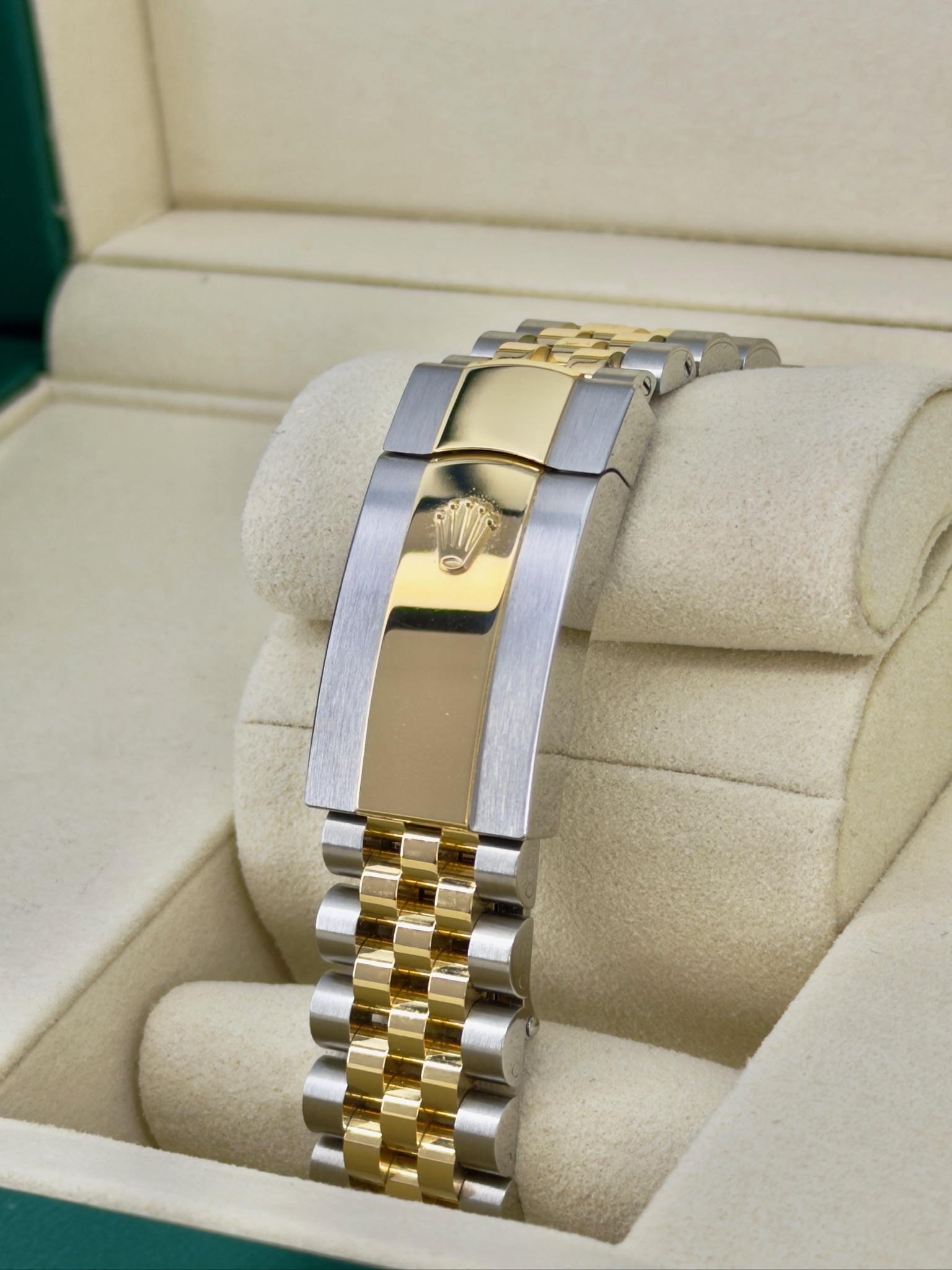 Bracelet Pre-Owned Rolex Datejust 126333 Champagne Diamond Box and Papers